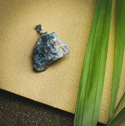 APATITE (Raw) - Pendant