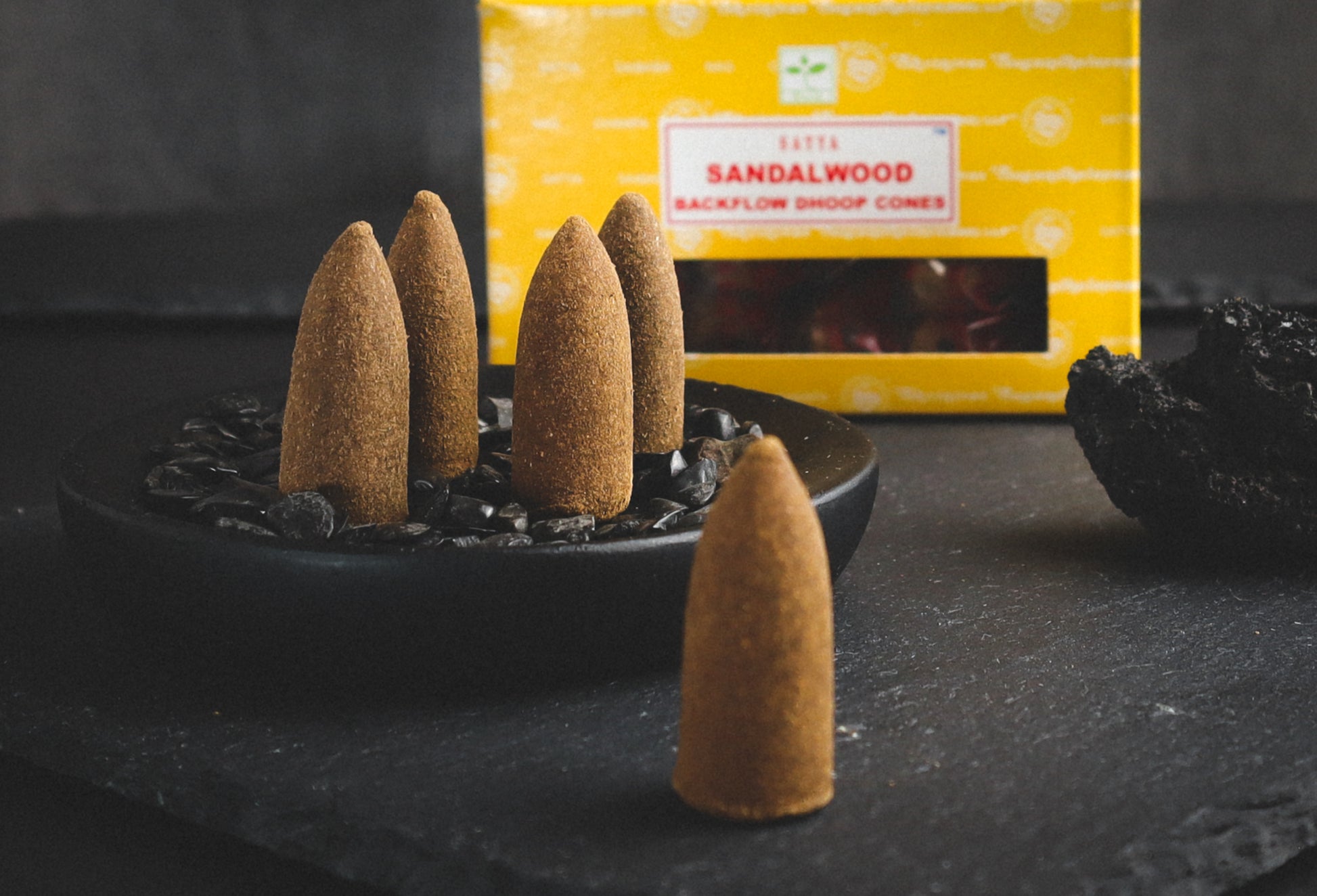 Sandalwood backflow incense cones. DIŠEČI STOŽCI (Za dimno fontano) - Sandalovina  je izredno cenjena zar